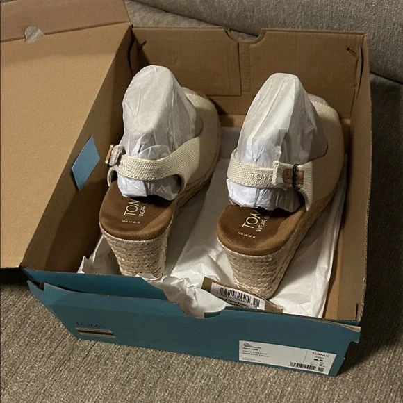 TOMS Women's Tan Wedge Sandals - Picture 1 of 3